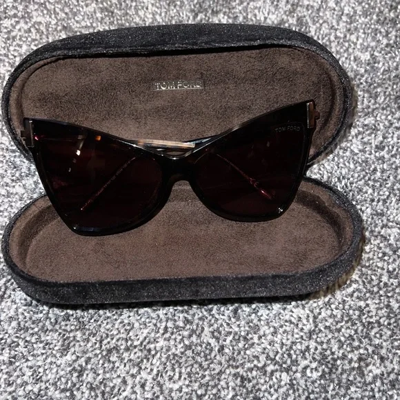 Tom Ford.
Tallulah Cat Eye Sunglasses. Brown. - Picture 4 of 10